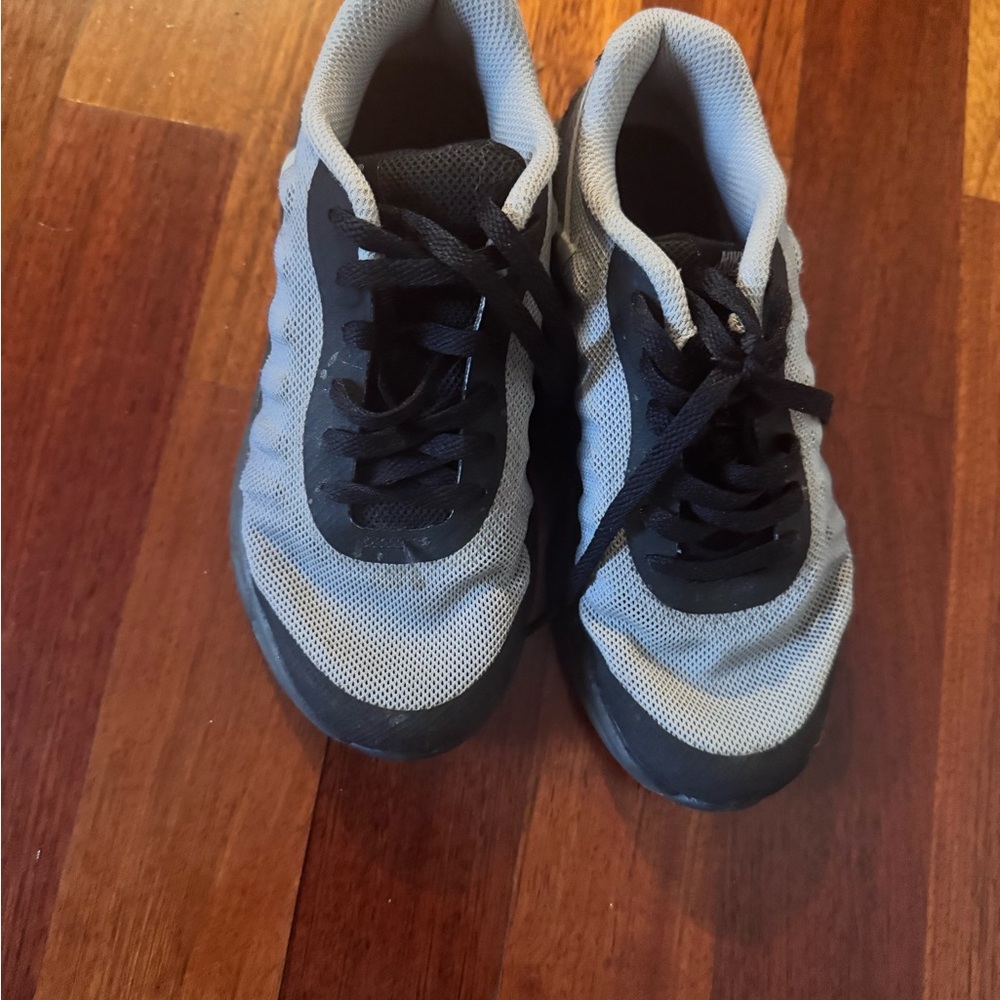 Nike Black and Gray Sneakers - Picture 2 of 4